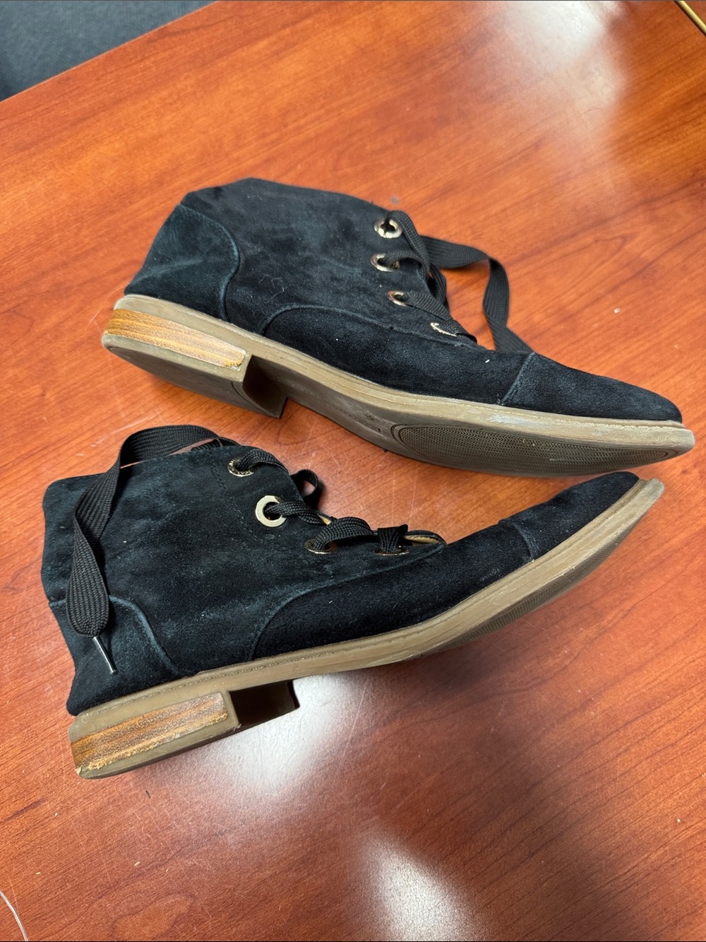 Tommy Hilfiger boots size 8.5 // 091203